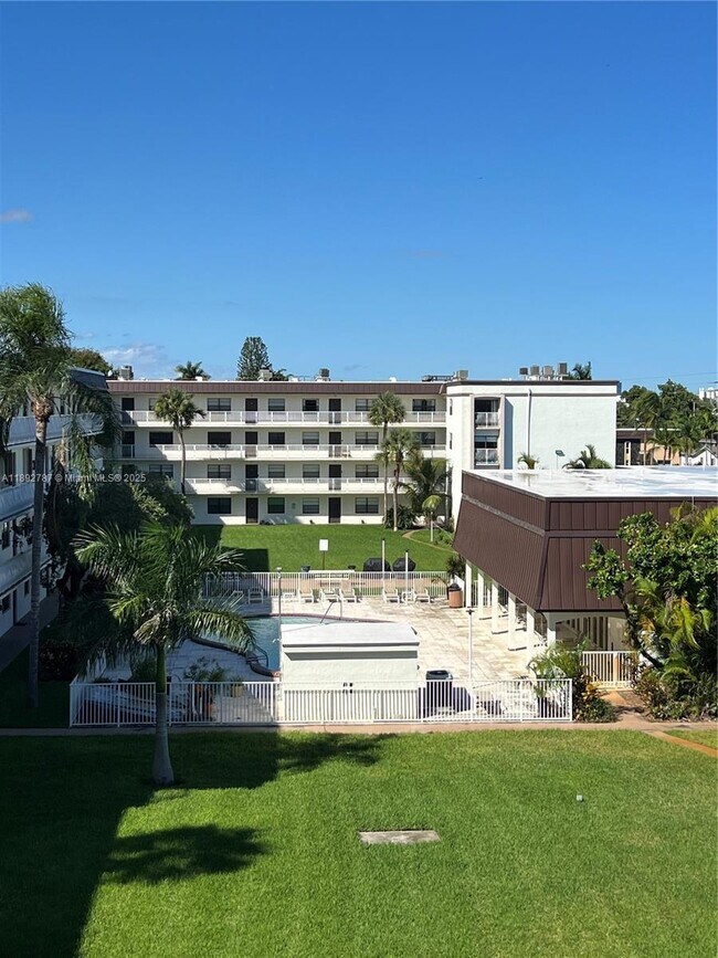 Building Photo - 500 NE 2nd St