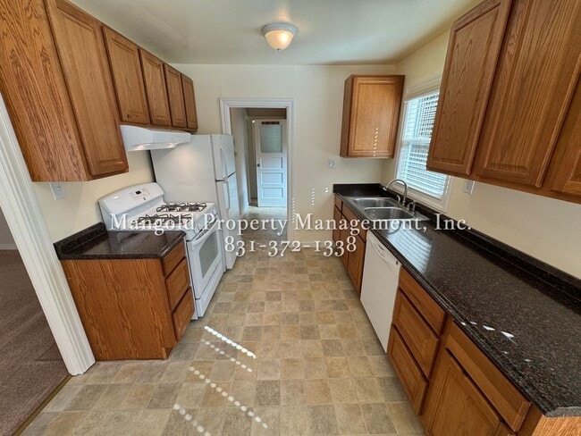 Building Photo - Charming 1-Bed 1-Bath Home with Bonus Room...