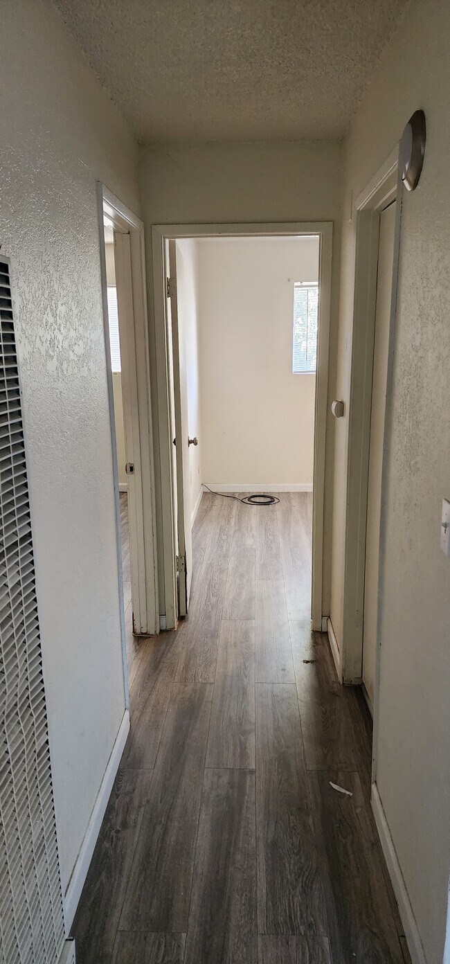 Building Photo - 515 S Santa Fe St