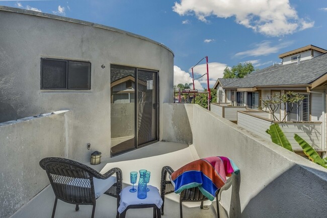 Building Photo - Beautiful Redondo Beach Townhouse