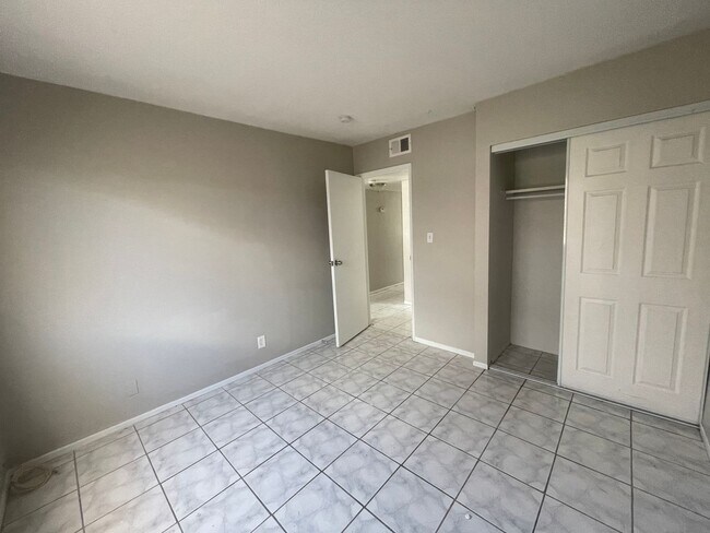 Building Photo - 4880 Pancho Villa Dr