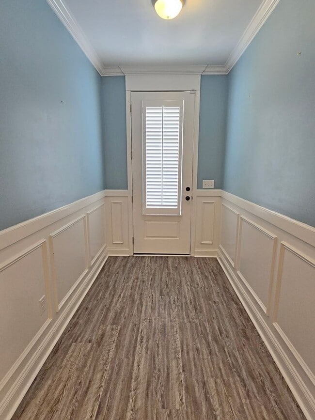 Building Photo - Stylish 4-Bedroom Home with Screened Porch...