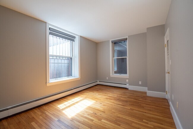 Building Photo - 40 Mt Vernon St