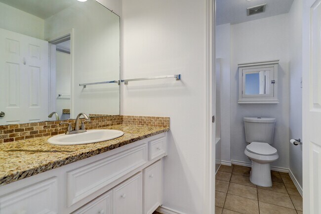 Building Photo - 1702 Redwing Cove Dr