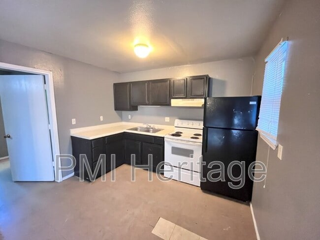 Building Photo - 809 E Huntsville Ave