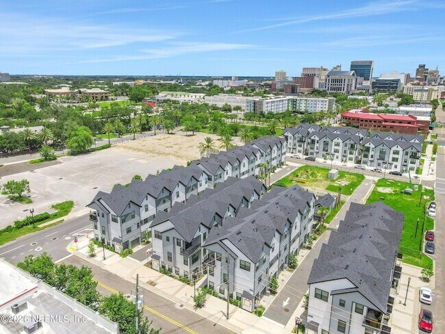 Building Photo - 1096 Farwell St