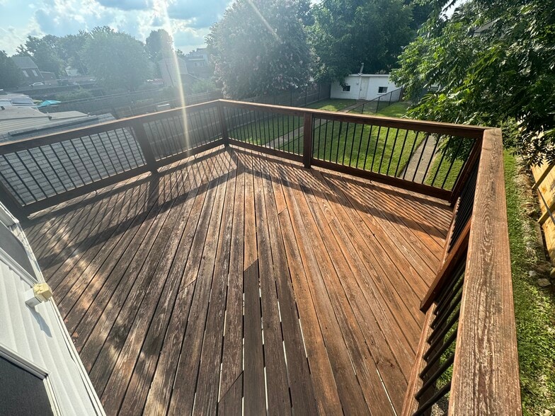 Second story deck - 1221 Payne St