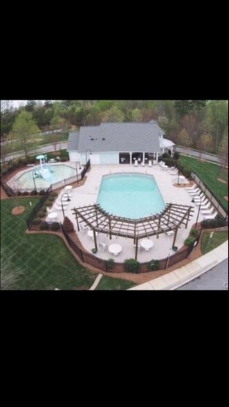 Pool area - 133 Kensington St