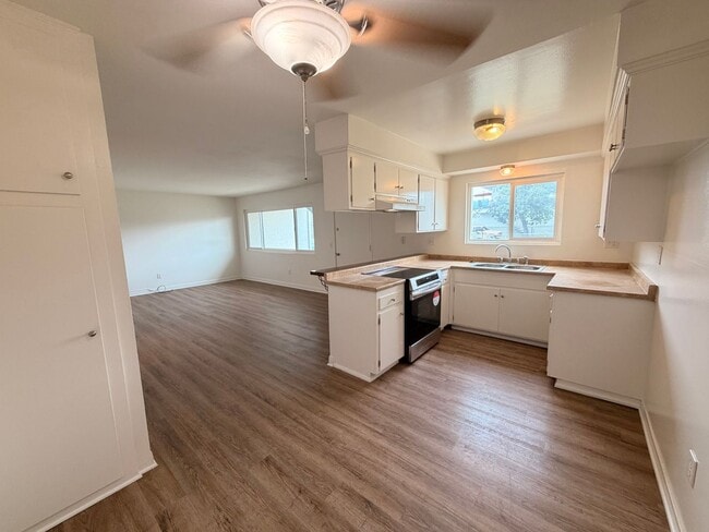 Building Photo - Two Bedroom Cypress Apartment For Rent-Includes One Car Garage!