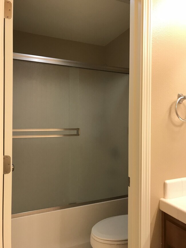 Building Photo - 1235 Bluegrass Ct