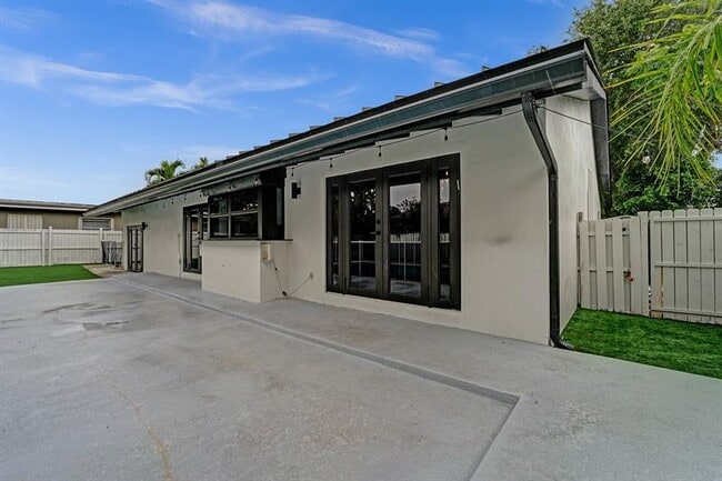 Building Photo - 3501 N Park Rd