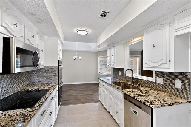 Building Photo - 2407 Meadow Creek Dr