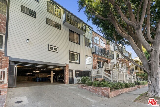 Building Photo - 2677 S Centinela Ave