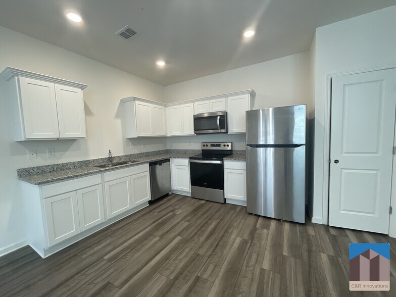Building Photo - 3529 Condor Ct SW