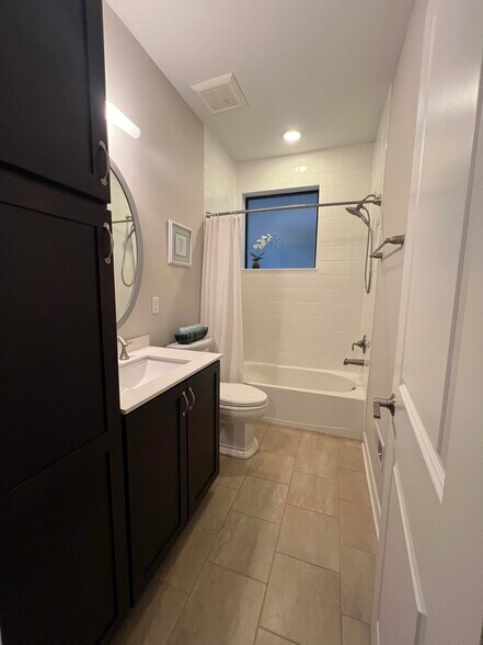 Building Photo - 1053 Harrison Park Pl