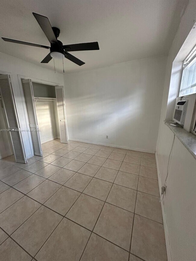 Building Photo - 2 bedroom in Hollywood FL 33024