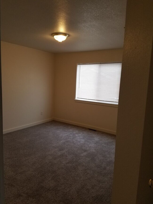 Building Photo - 800 Central Ave