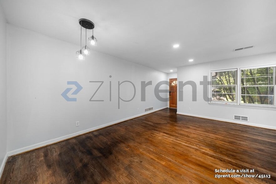 Building Photo - 792 Marstevan Dr NE