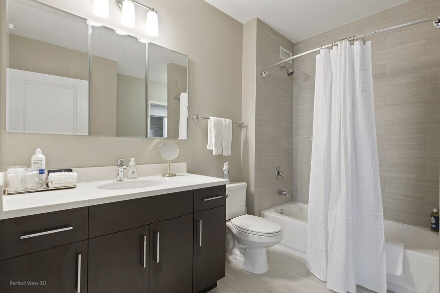 Building Photo - 45 E Chicago Ave