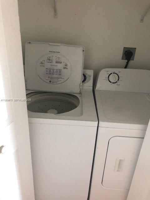 Building Photo - 1155 Brickell Bay Dr