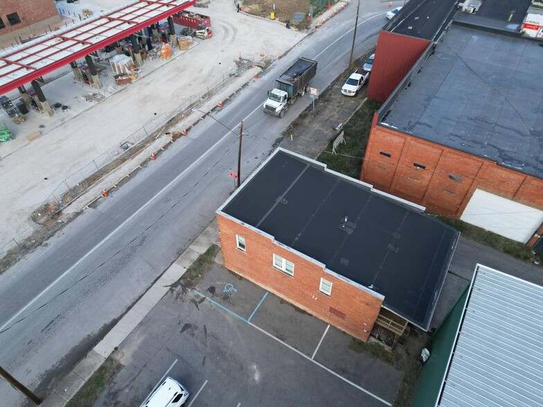 Building Photo - 411 18th St W