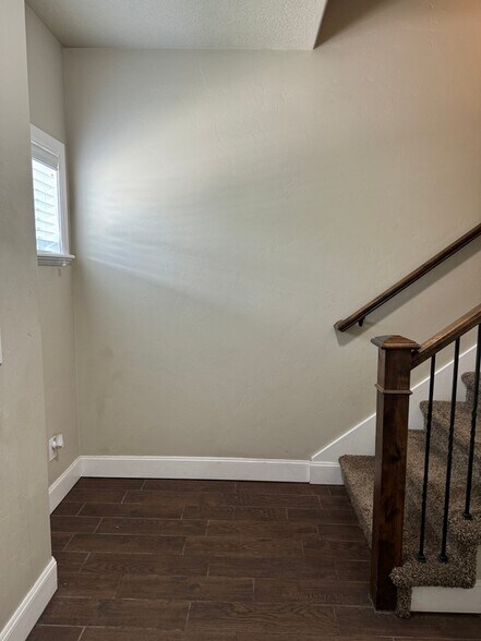 Building Photo - 10927 N Town Ctr W