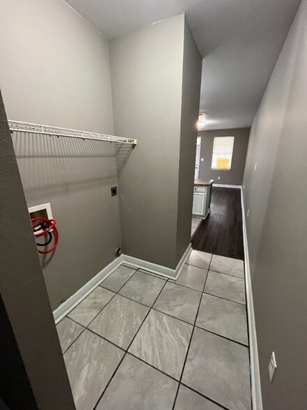 Building Photo - 1916 Eagle St