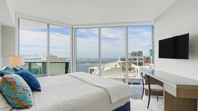 Building Photo - 1300 Brickell Bay Dr