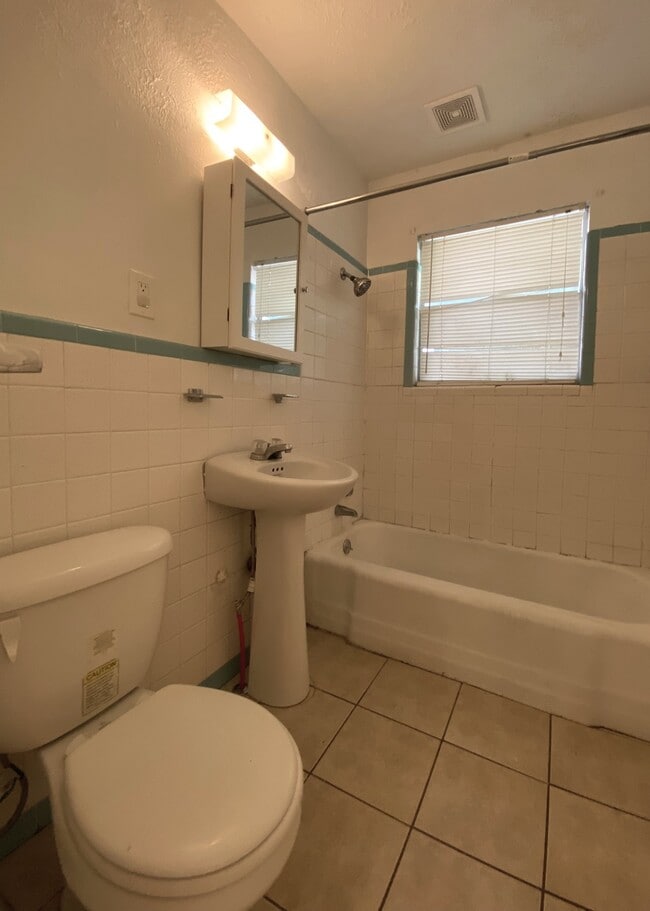 Building Photo - 204 Veterans Ave