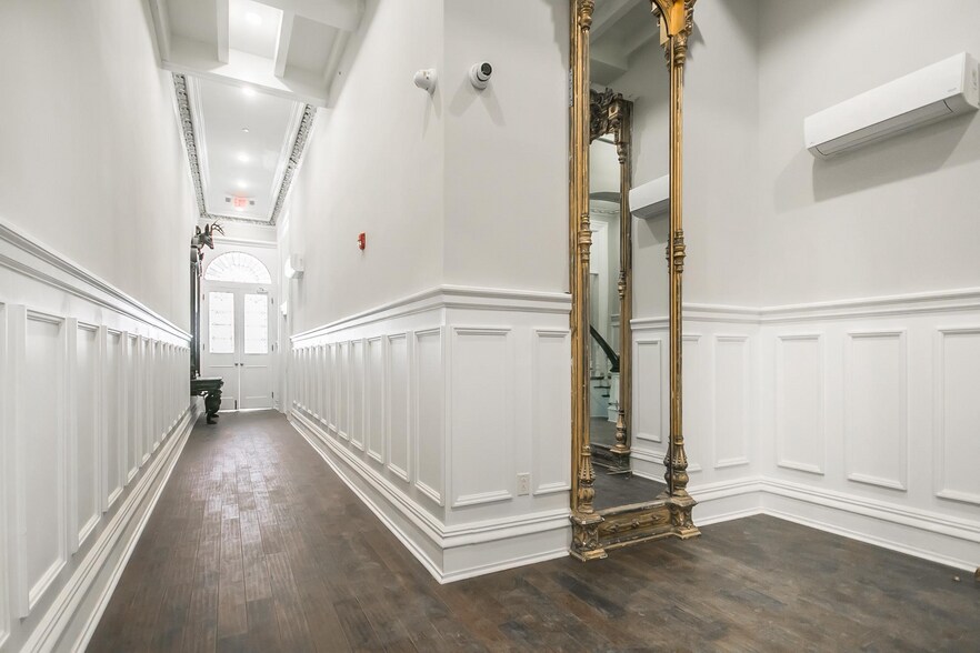 Building Photo - 2010 Walnut St