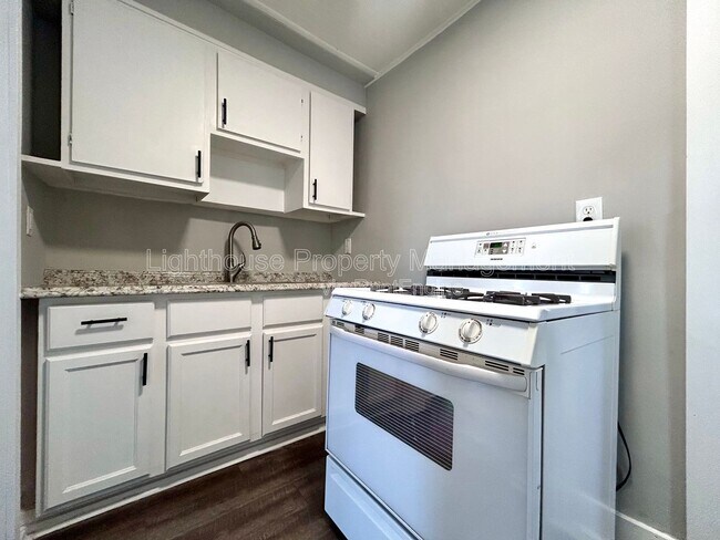 Building Photo - 1000 Cass Ave SE