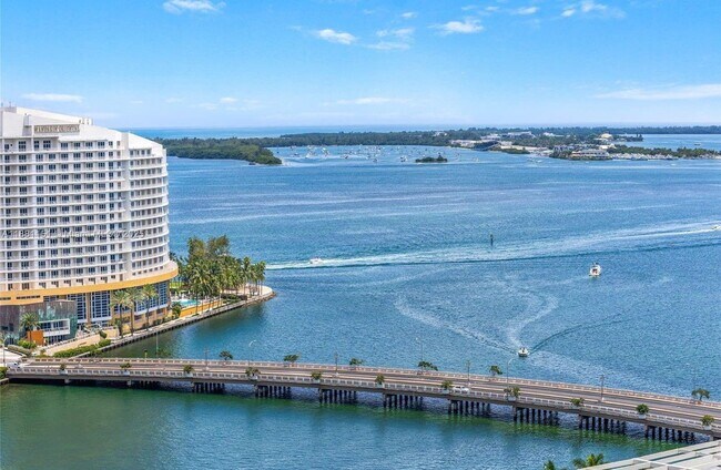 Building Photo - 485 Brickell Ave