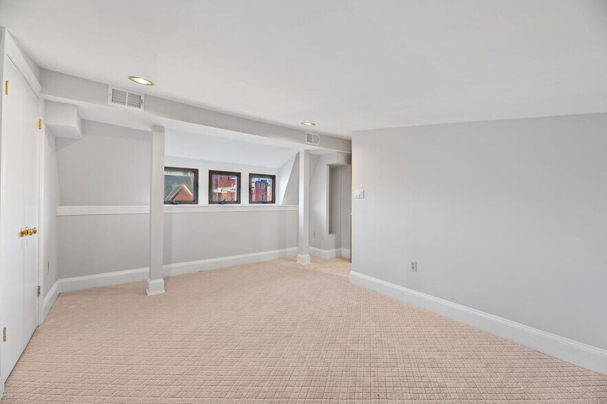 Building Photo - 2018 R St NW