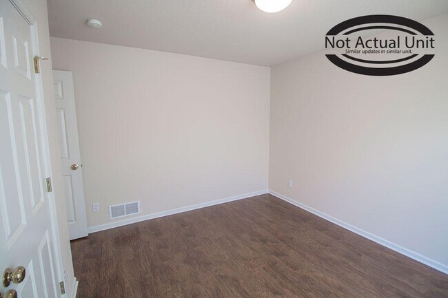 Building Photo - 1881 Harmony St