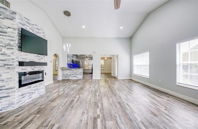 Building Photo - 2390 Bentley Dr