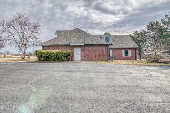 Building Photo - 1234 N Duquesne Rd
