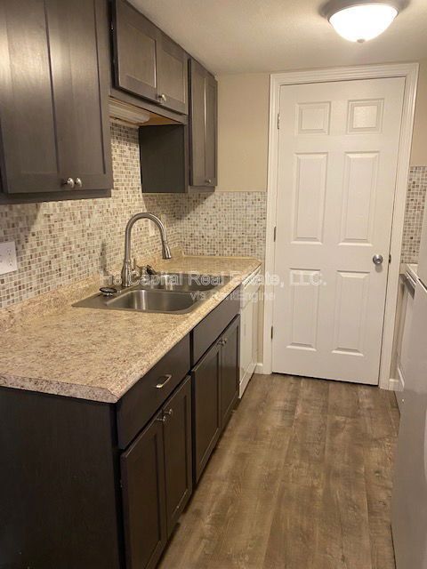 Building Photo - 31 Rosehaven Dr