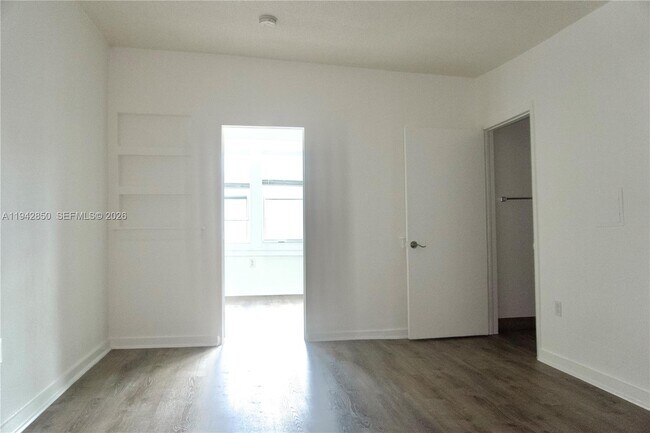 Building Photo - 501 SW 6th Ct