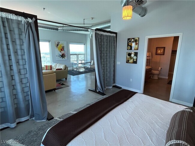 Building Photo - 200 Hoover Ave