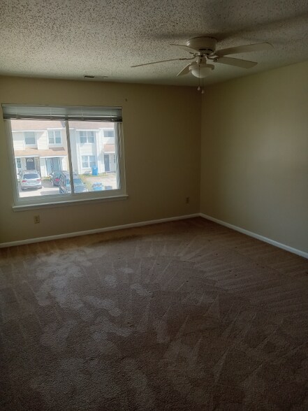 Building Photo - 3631 Chimney Creek Dr