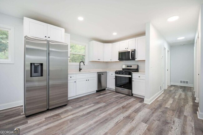 Building Photo - 3801 Hogan Rd SW