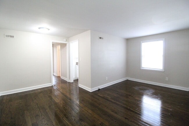 Building Photo - November 2025 FREE On This One Bedroom Dup...