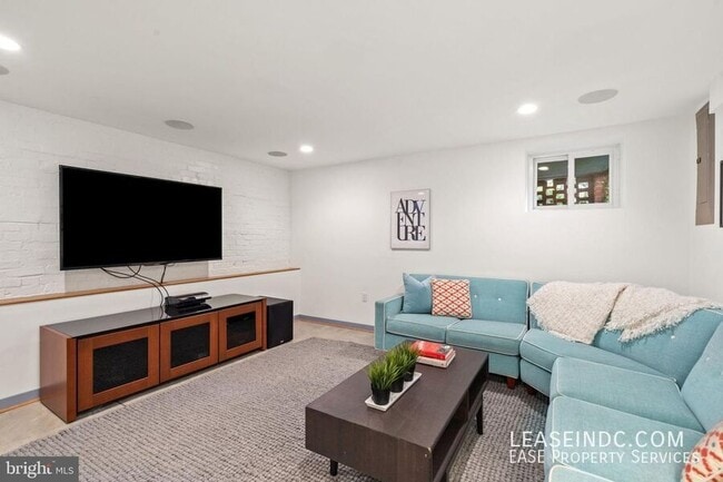 Building Photo - 260 15th St SE