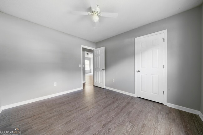 Building Photo - 761 Twin Oaks Ln
