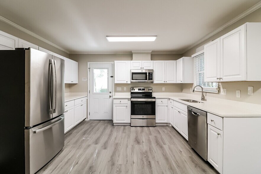 Building Photo - 408 Carrington Dr