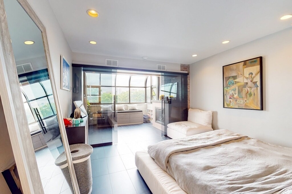 Building Photo - 265 Beacon St