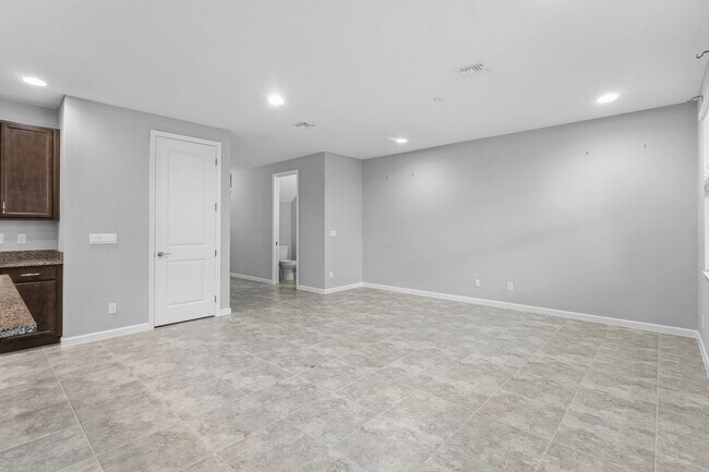 Building Photo - 16474 Helix Ct