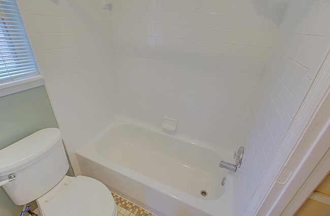 Building Photo - 948 Wedgewood Way
