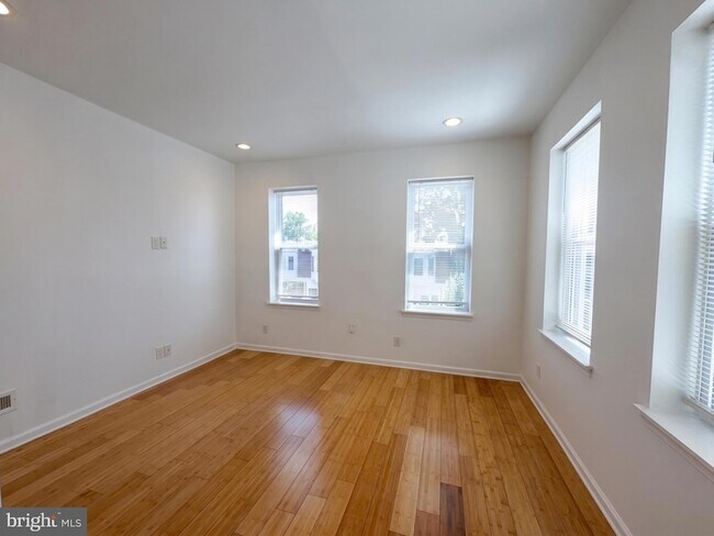 Building Photo - 110 N 51st St