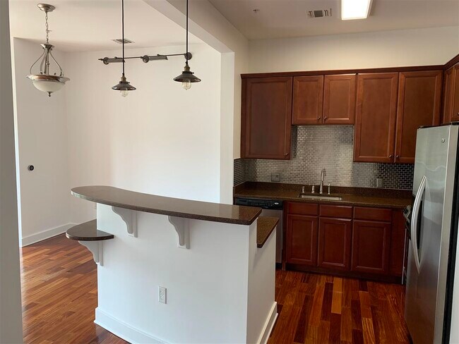 Building Photo - 55 Mallory Ave